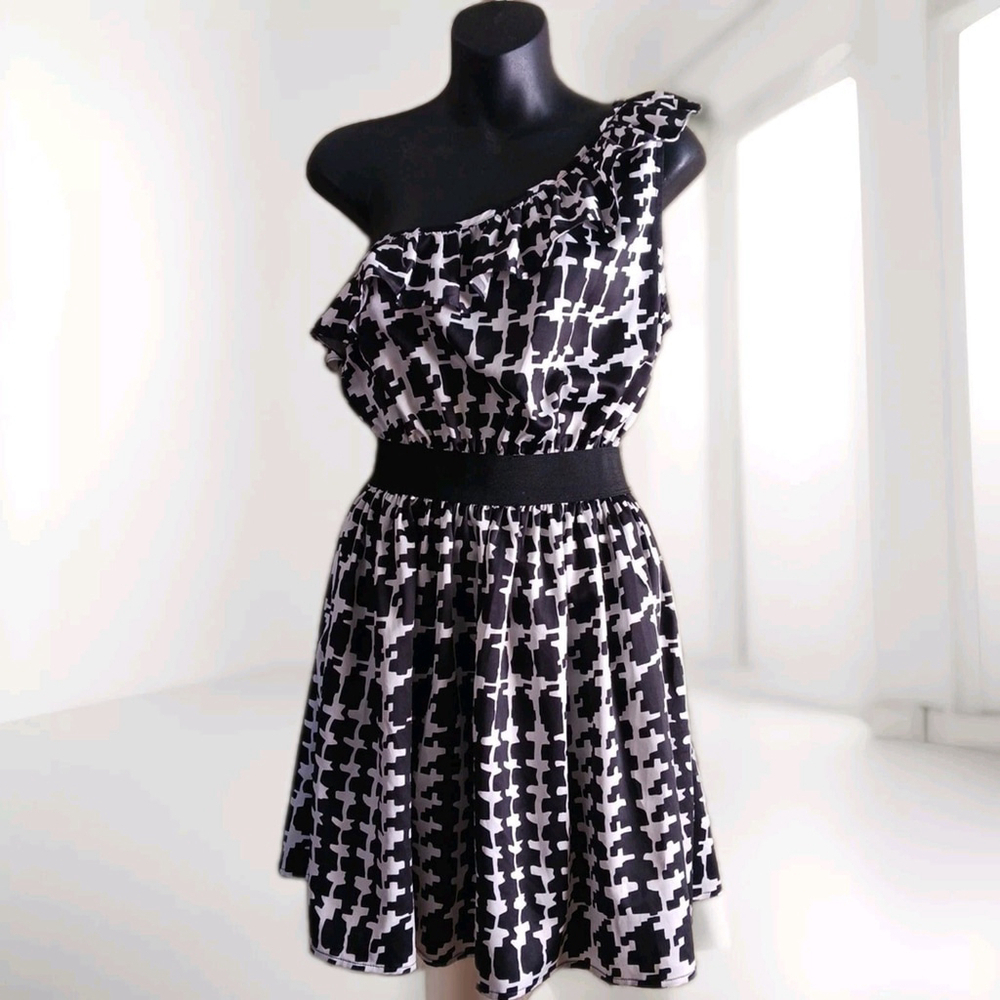 Forever 21 Off The Shoulder Dress Black White Geometric Medium